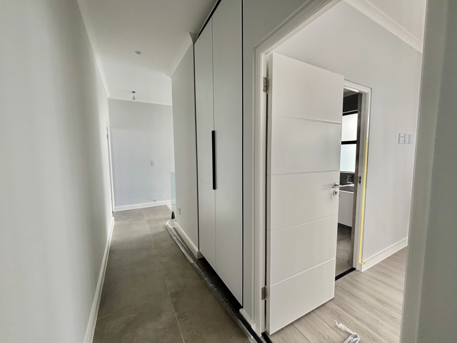 To Let 4 Bedroom Property for Rent in Sandown Western Cape